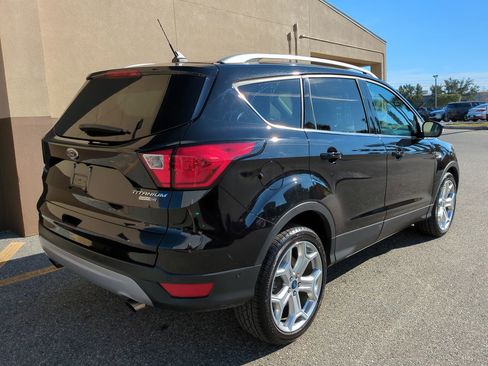 Used 2019 Ford Escape Titanium image 4