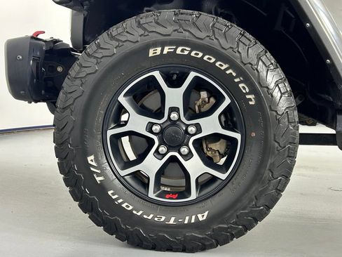 Used 2021 Jeep Wrangler Unlimited Rubicon AWD/4WD image 32
