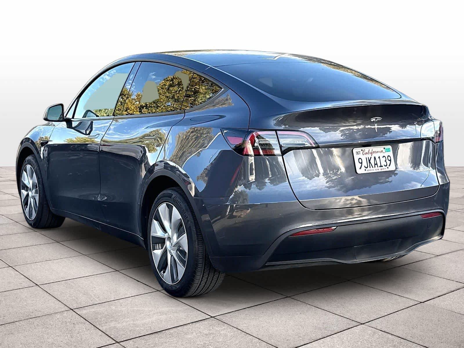 Used 2023 Tesla Model Y AWD image 6