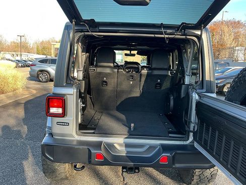 Used 2018 Jeep Wrangler Unlimited Sahara image 27