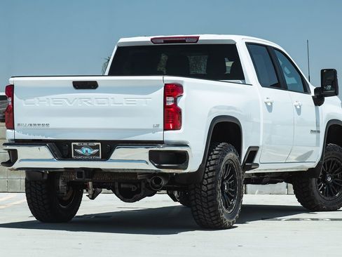 Used 2024 Chevrolet Silverado 2500 LT image 5