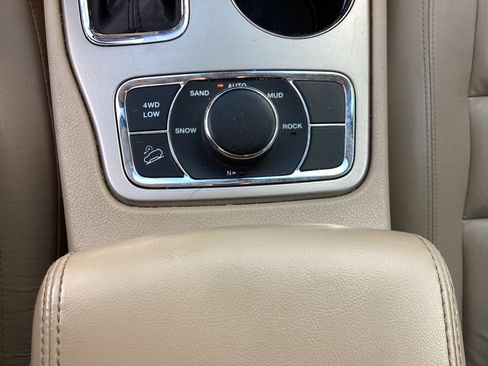 Used 2017 Jeep Grand Cherokee Limited image 26