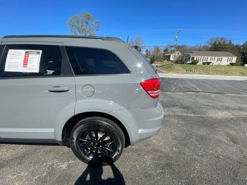 Used 2020 Dodge Journey SE w/ Blacktop Package image 5