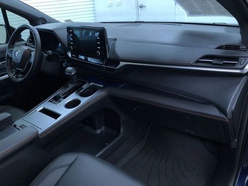 Certified 2021 Toyota Sienna XSE image 24