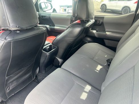 Used 2019 Toyota Tacoma SR5 AWD/4WD image 30