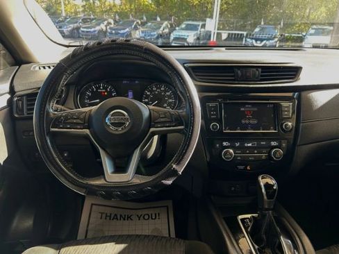 Used 2019 Nissan Rogue SV image 10