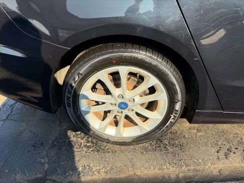 Used 2019 Ford Fusion SE image 10