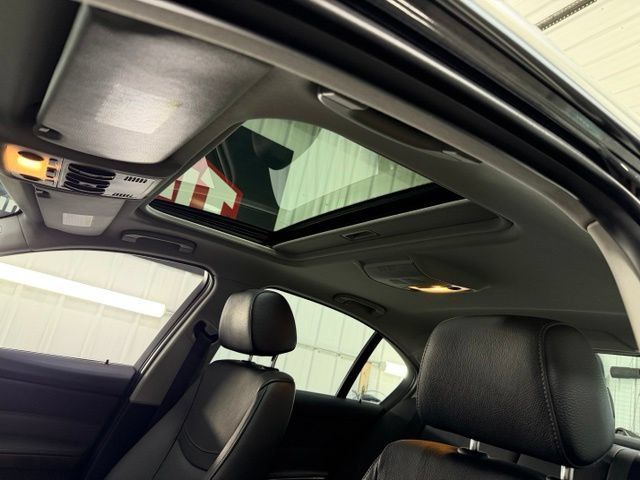 Used 2011 BMW 335i xDrive Sedan AWD/4WD image 14