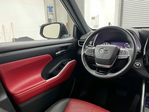 Used 2023 Toyota Highlander XSE AWD/4WD image 15