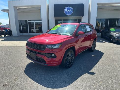 Used 2023 Jeep Compass Limited AWD/4WD image 1