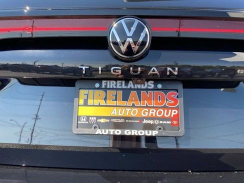 New 2025 Volkswagen Tiguan SE AWD/4WD image 15