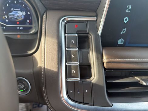 Used 2023 Chevrolet Tahoe LT w/ LT Signature Package image 16