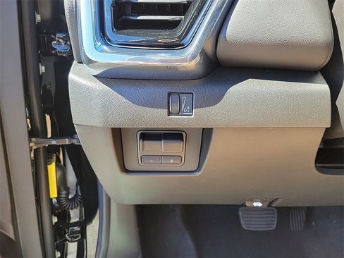 New 2025 GMC Canyon Elevation w/ Technology Package image 12