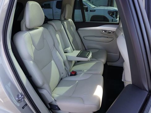 Used 2016 Volvo XC90 T5 Momentum image 9