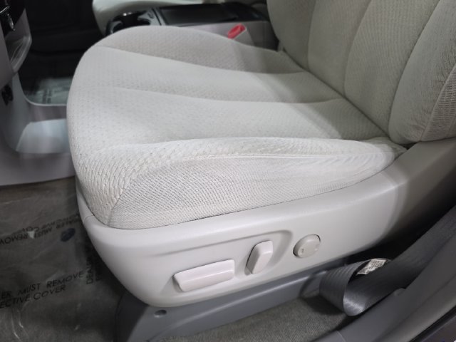 Used 2014 Toyota Sienna LE FWD image 28
