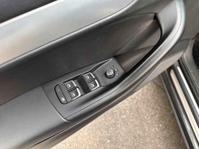 Used 2018 Audi Q3 2.0T Premium w/ Convenience Package AWD/4WD image 7