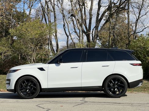 Used 2023 Land Rover Range Rover Sport SE image 2