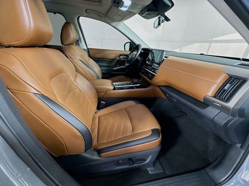 Used 2024 Nissan Pathfinder Platinum image 36