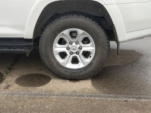 Used 2023 Toyota 4Runner SR5 Premium image 9