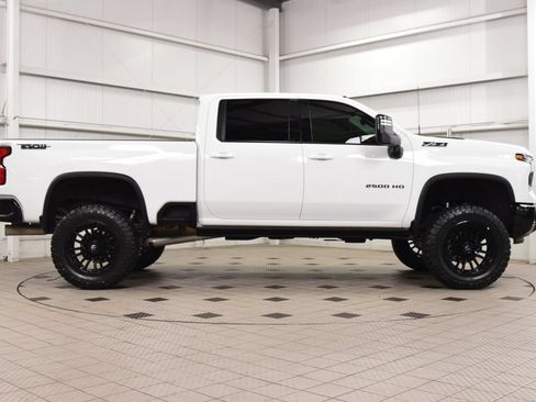 Used 2025 Chevrolet Silverado 2500 LTZ w/ Trail Boss Package AWD/4WD image 9