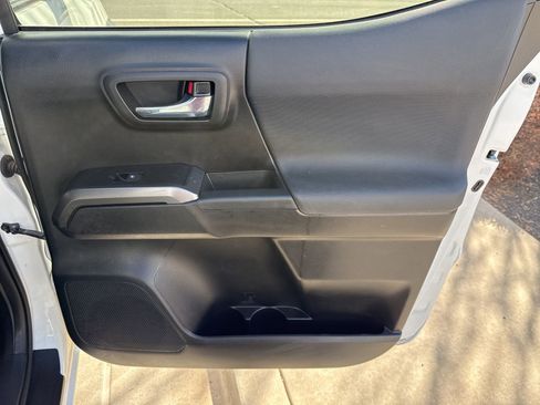 Used 2021 Toyota Tacoma TRD Off-Road w/ Technology Package image 31