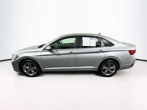 Certified 2023 Volkswagen Jetta SE FWD image 5
