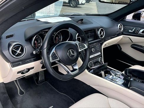 Used 2020 Mercedes-Benz SL 550 image 16