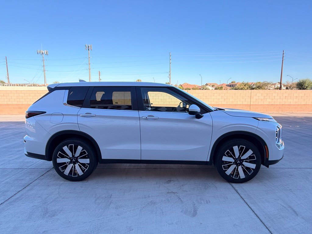 Used 2025 Mitsubishi Outlander SE AWD/4WD image 7
