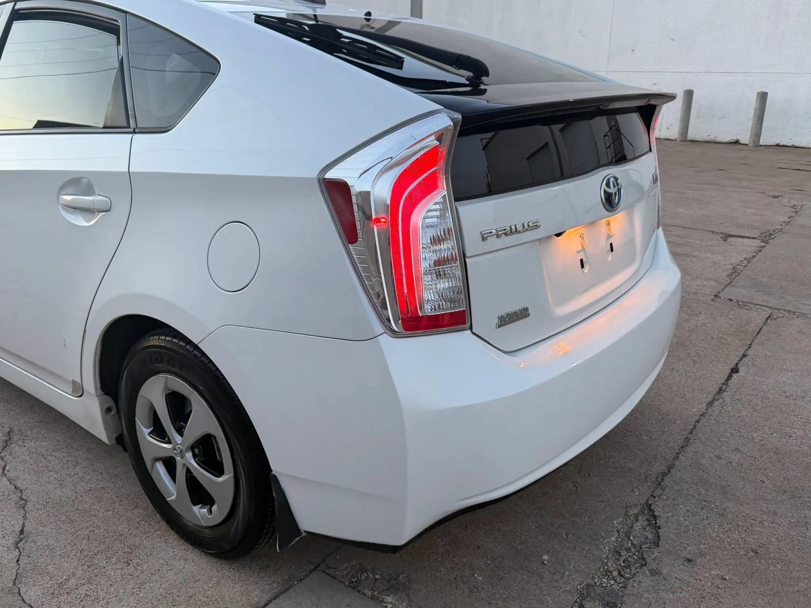 Used 2012 Toyota Prius Four w/ Deluxe Solar Roof Pkg FWD image 6