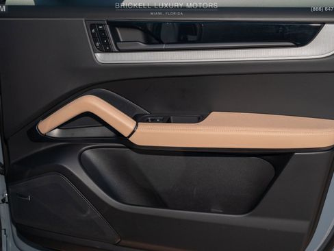 Used 2024 Porsche Cayenne S image 19