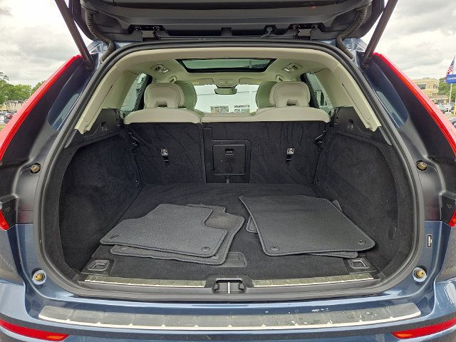Used 2022 Volvo XC60 B5 Momentum w/ Climate Package AWD/4WD image 30