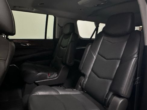 Used 2017 Cadillac Escalade ESV Luxury AWD/4WD image 46