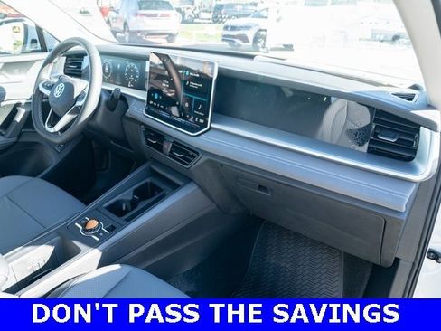 New 2025 Volkswagen Tiguan SE image 39