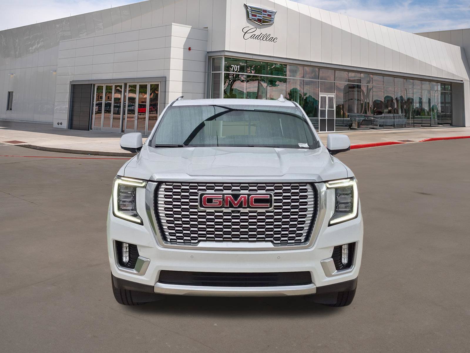 Used 2024 GMC Yukon Denali RWD image 2