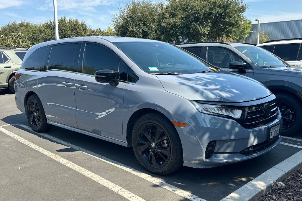 Used 2024 Honda Odyssey Sport image 1