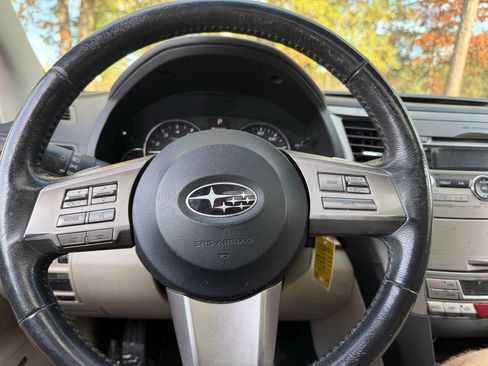 Used 2011 Subaru Outback 2.5i Limited w/ PWR Moonroof Pkg image 15