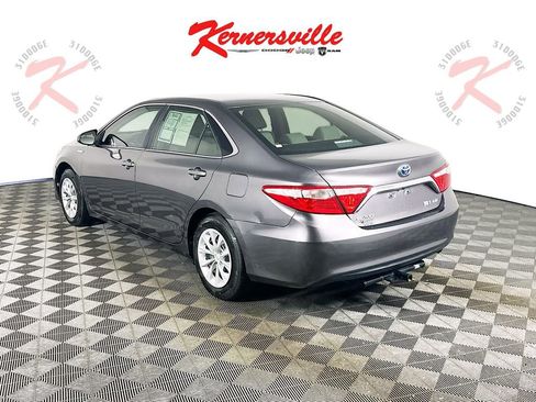 Used 2015 Toyota Camry LE image 5