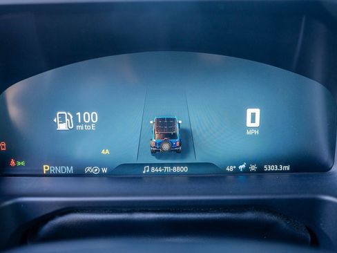 Used 2025 Ford Bronco Badlands image 9