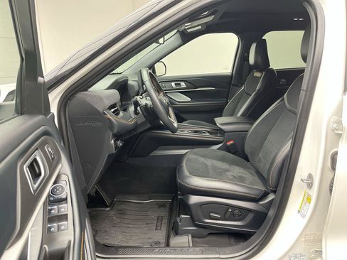 Used 2026 Ford Explorer Tremor w/ Tremor Ultimate Package AWD/4WD image 3