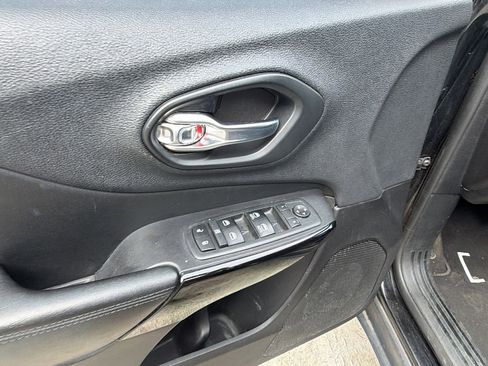 Used 2019 Jeep Cherokee Latitude Plus image 15