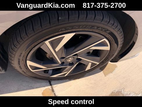 Used 2025 Hyundai Elantra SEL FWD image 11