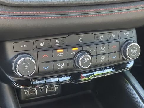 Used 2023 Dodge Durango GT image 28