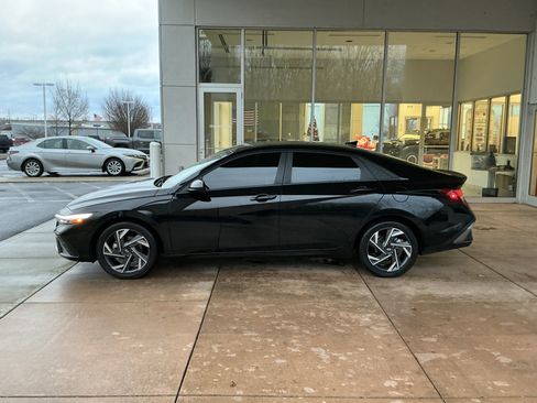 Used 2025 Hyundai Elantra Sport image 19