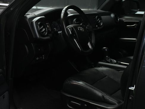 Used 2021 Toyota Tacoma TRD Sport w/ TRD Premium Sport Package AWD/4WD image 16