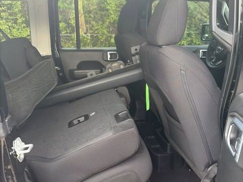 Used 2023 Jeep Wrangler Unlimited w/ Sun & Screen Package image 20