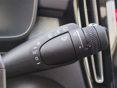 New 2026 Volvo XC40 B5 Core w/ Protection Package Premier image 25