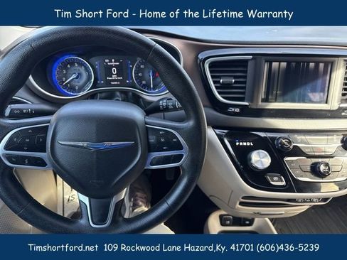 Used 2021 Chrysler Voyager Lxi image 12