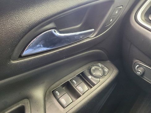 Used 2021 Chevrolet Equinox LT image 27