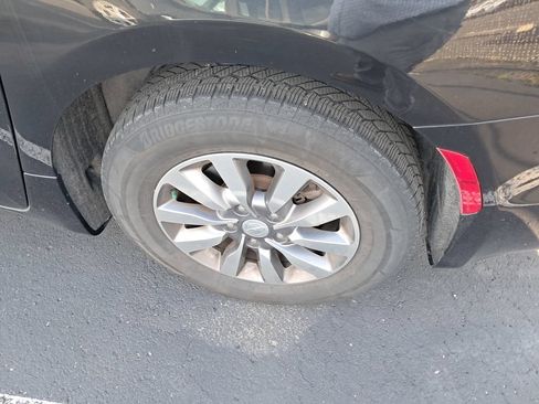 Used 2019 Chrysler Pacifica Touring-L Plus FWD image 9