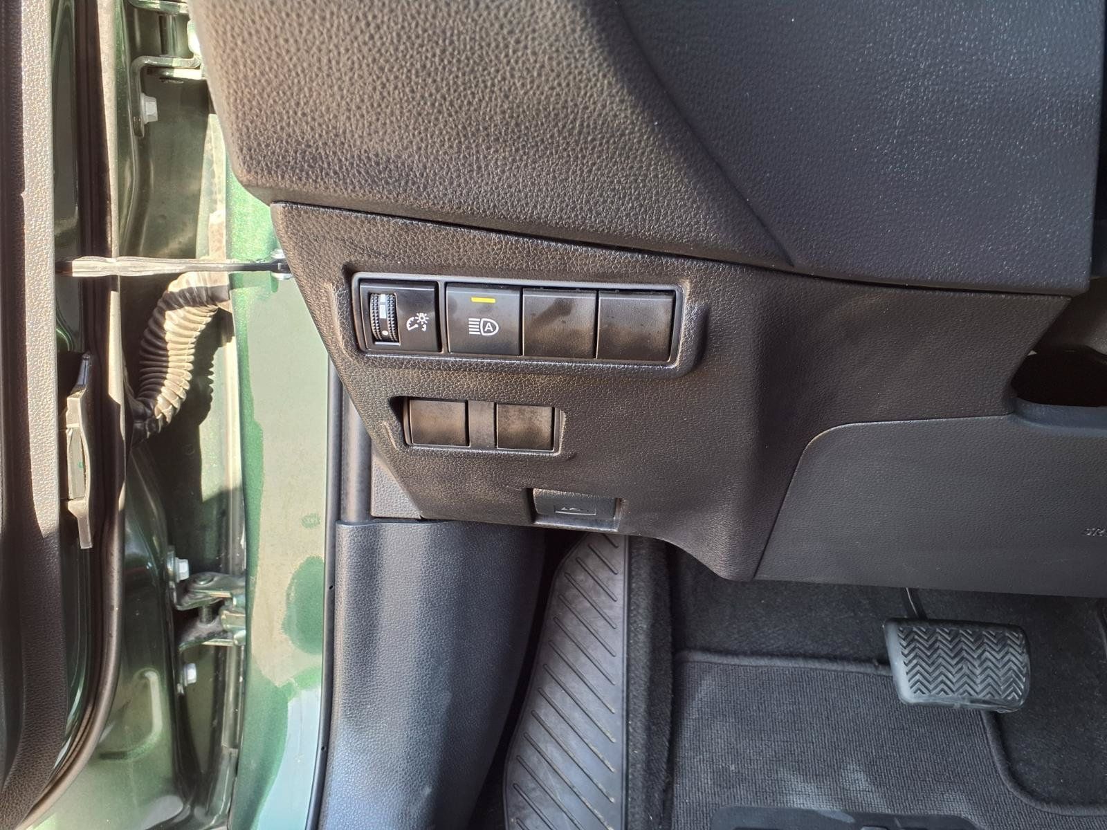 Used 2025 Toyota Corolla Cross LE FWD image 23